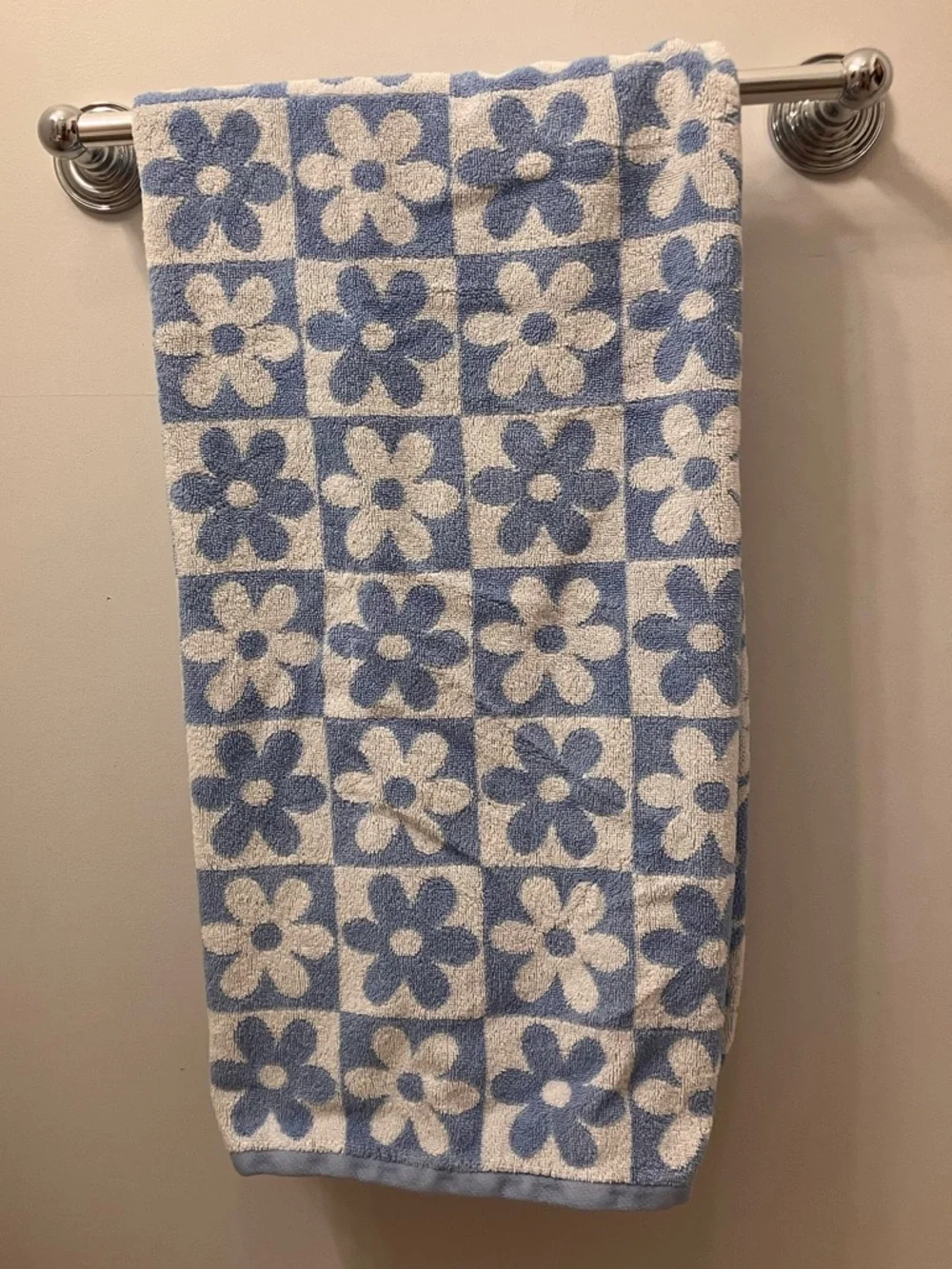 Kapoor Home 100% cotton blue & white floral check beach and bath towel